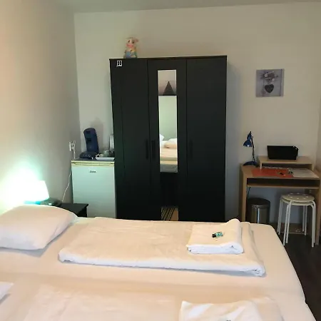 Large Private Kingsize Bedroom Close 2 City Center *