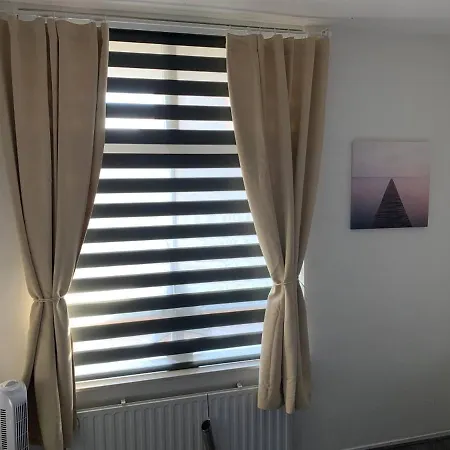 Large Private Kingsize Bedroom Close 2 City Center Apartment