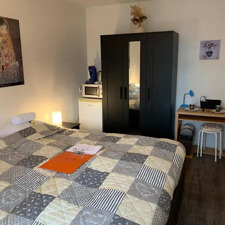 Large Private Kingsize Bedroom Close 2 City Center